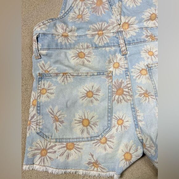 No boundaries women’s Jean Overalls with daisy pattern - Picture 10 of 10